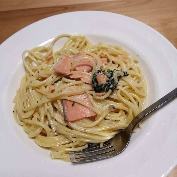 10分 サーモンと大葉の濃厚クリームパスタ レシピ 作り方 By はとむ 楽天レシピ